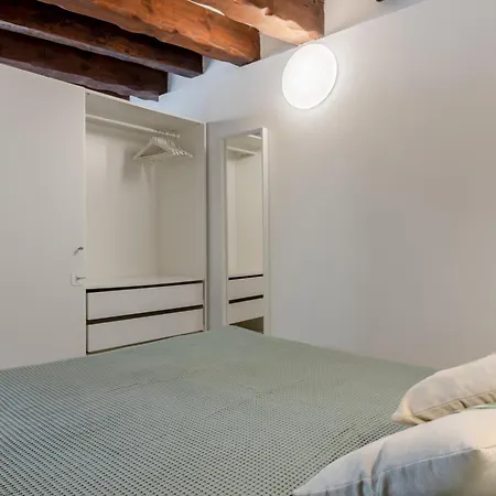 Guesthost - Comfy In The Heart Of