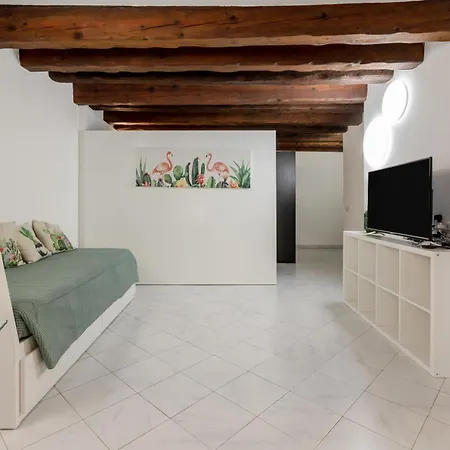 Apartmán Guesthost - Comfy In The Heart Of