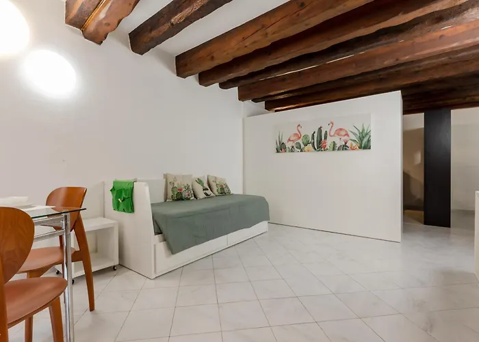 Apartment Guesthost - Comfy In The Heart Of *