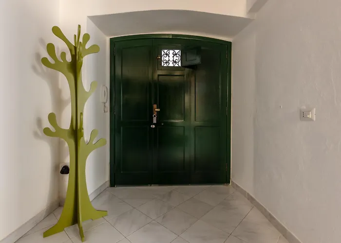Guesthost - Comfy In The Heart Of Апартаменты